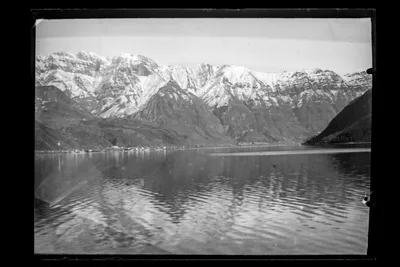 Seeblick mit Bergpanorama